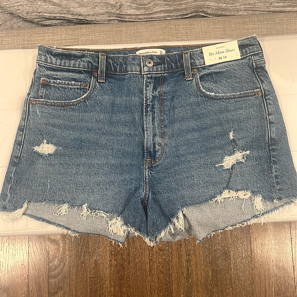 NTW Abercrombie mom short high rise size 32
